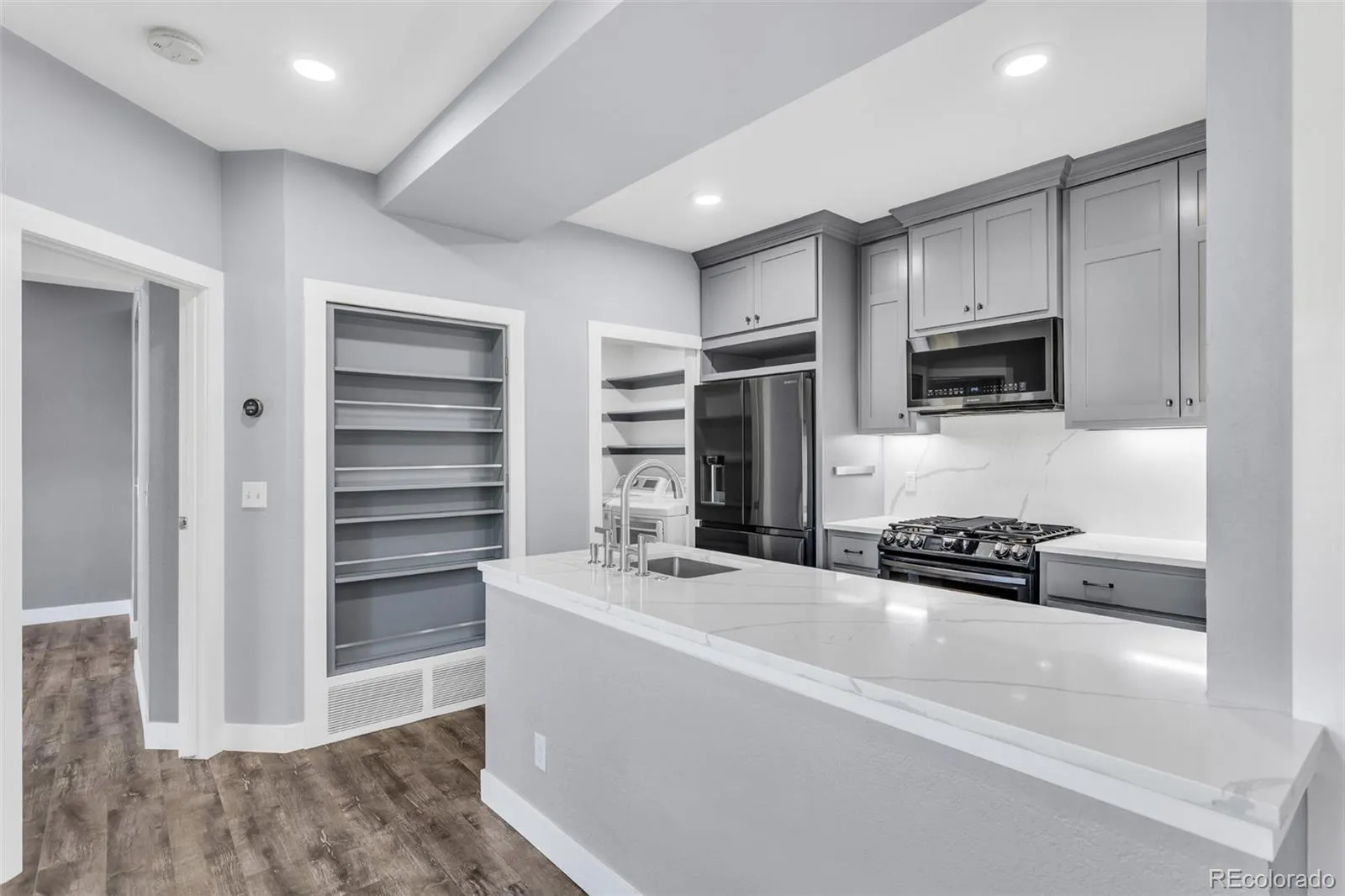 Greenwood Village, Colorado 80111, United States, 2 Bedrooms Bedrooms, ,2 BathroomsBathrooms,Residential,Active,245880