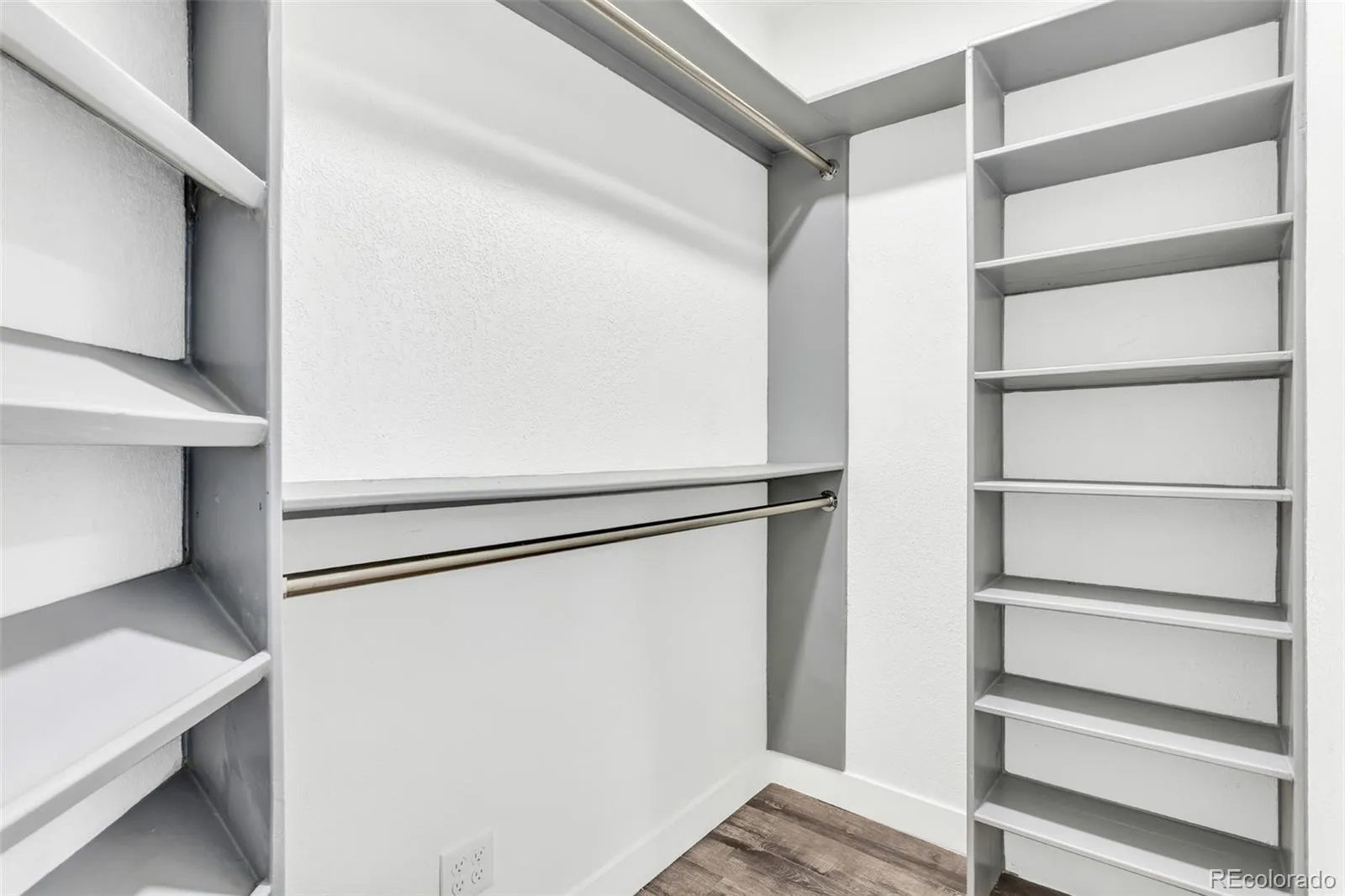 Greenwood Village, Colorado 80111, United States, 2 Bedrooms Bedrooms, ,2 BathroomsBathrooms,Residential,Active,245880