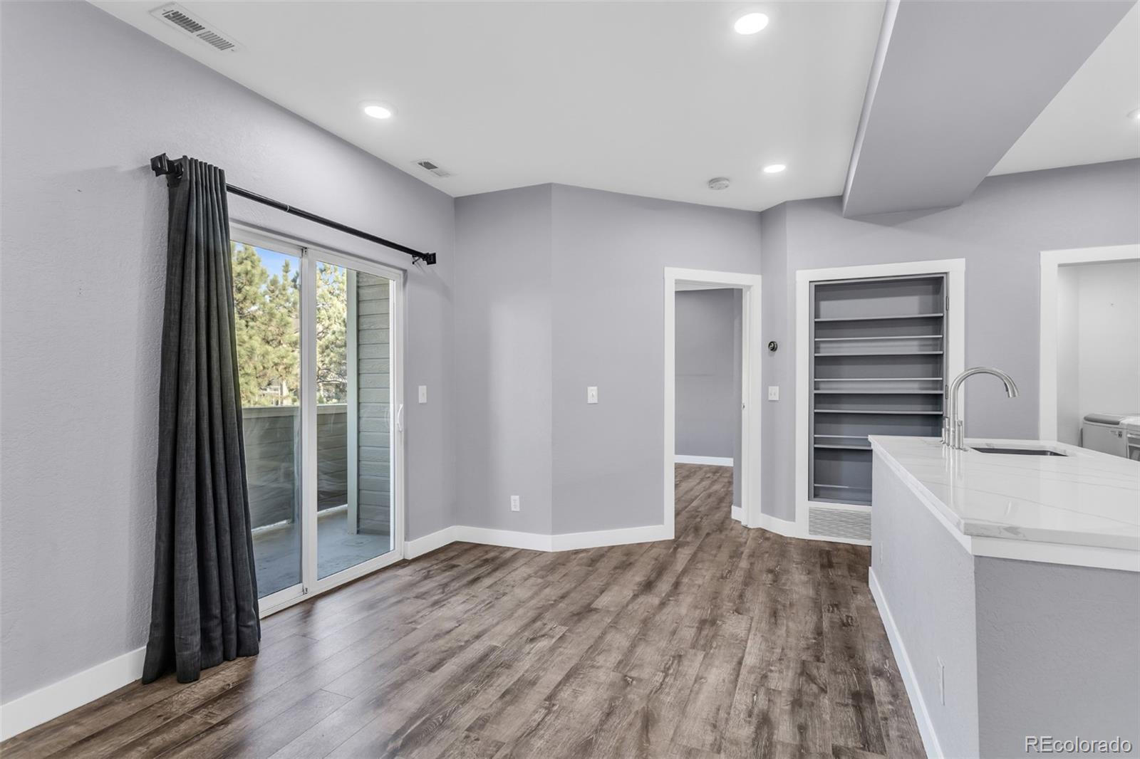 6001 S Yosemite Street J208