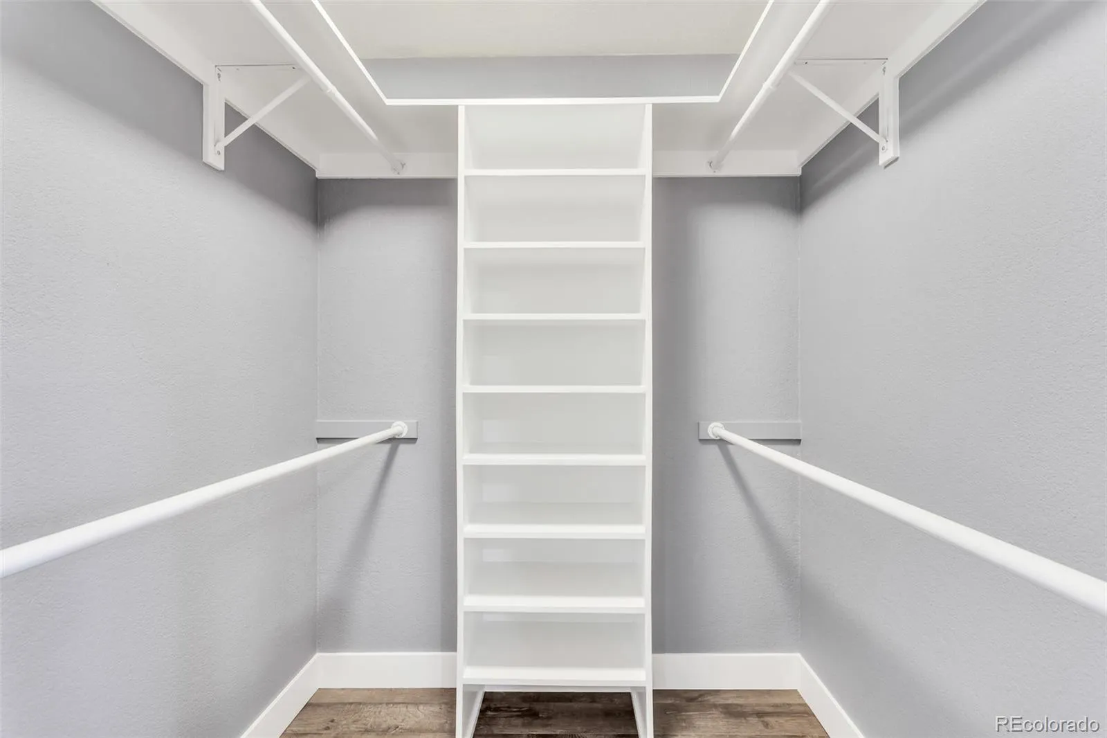 Greenwood Village, Colorado 80111, United States, 2 Bedrooms Bedrooms, ,2 BathroomsBathrooms,Residential,Active,245880