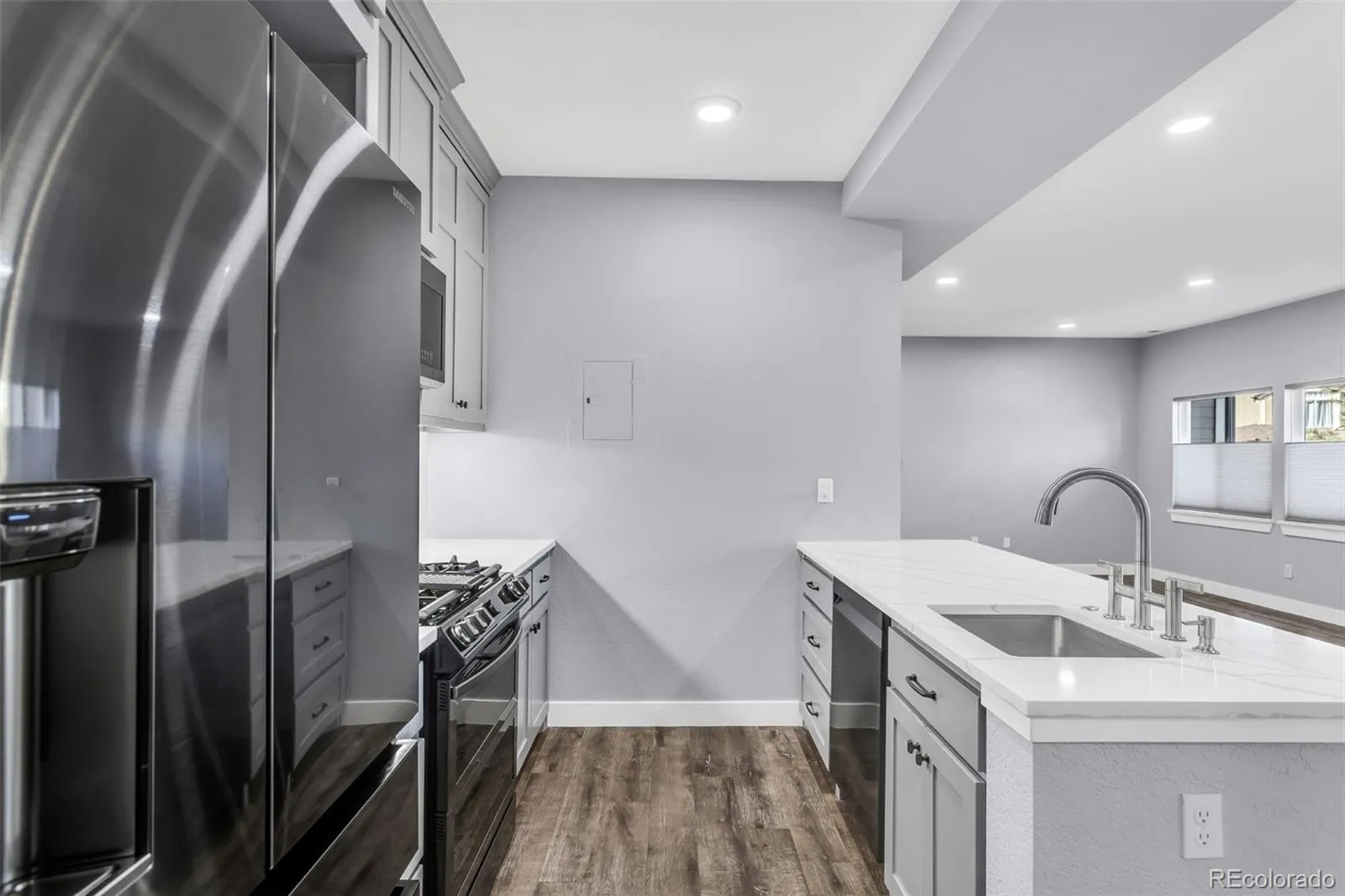 Greenwood Village, Colorado 80111, United States, 2 Bedrooms Bedrooms, ,2 BathroomsBathrooms,Residential,Active,245880