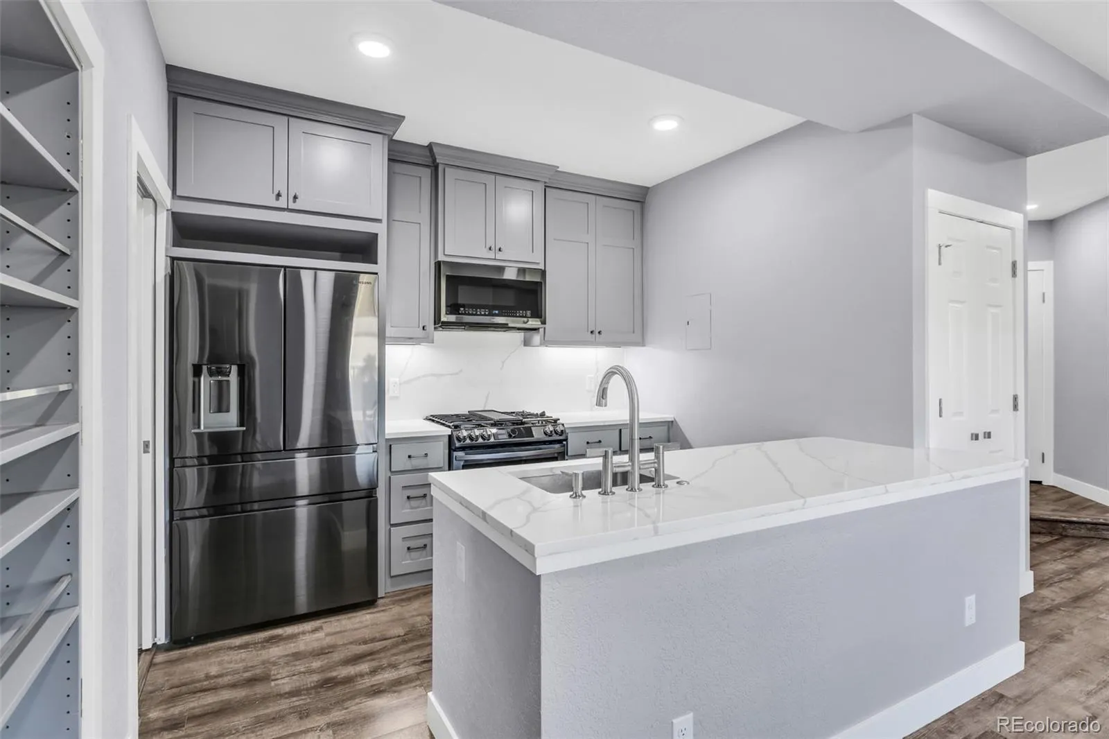 Greenwood Village, Colorado 80111, United States, 2 Bedrooms Bedrooms, ,2 BathroomsBathrooms,Residential,Active,245880