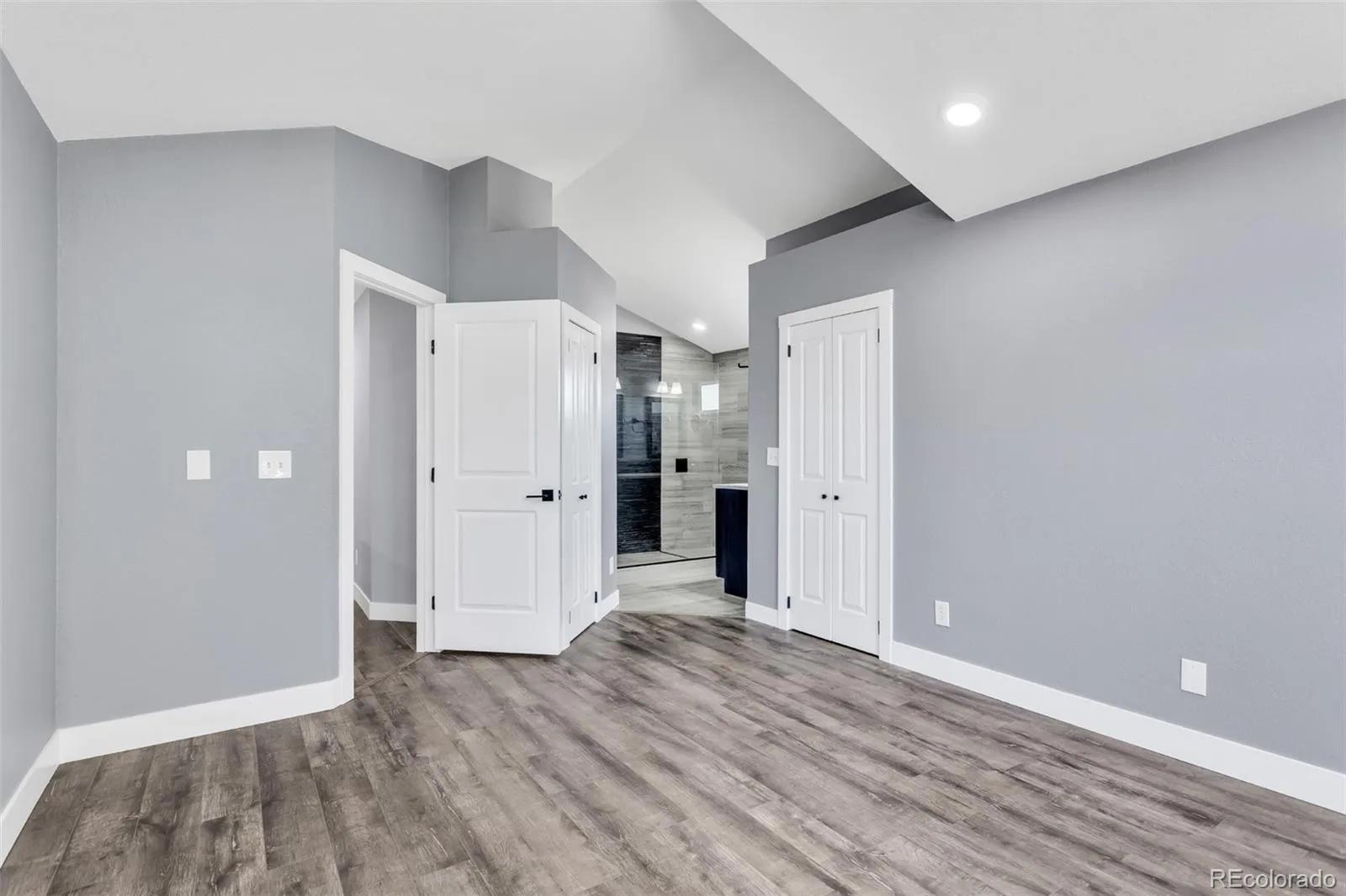 Greenwood Village, Colorado 80111, United States, 2 Bedrooms Bedrooms, ,2 BathroomsBathrooms,Residential,Active,245880