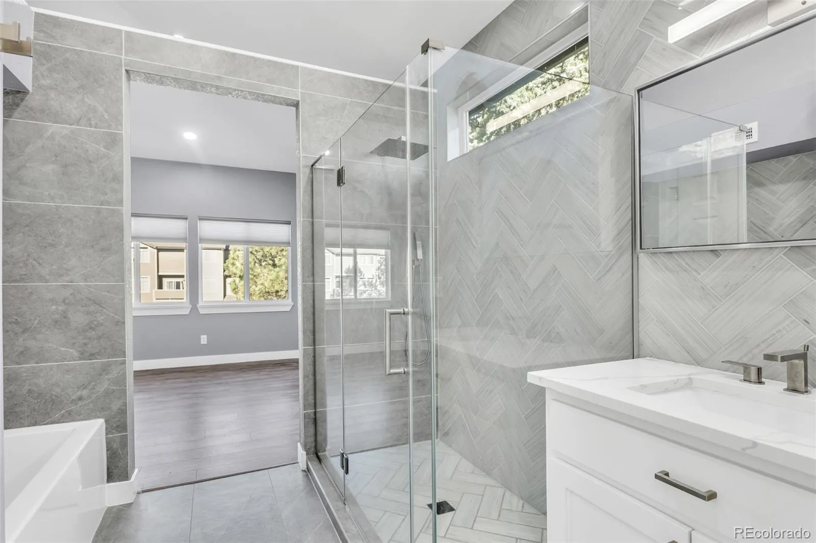 Greenwood Village, Colorado 80111, United States, 2 Bedrooms Bedrooms, ,2 BathroomsBathrooms,Residential,Active,245880