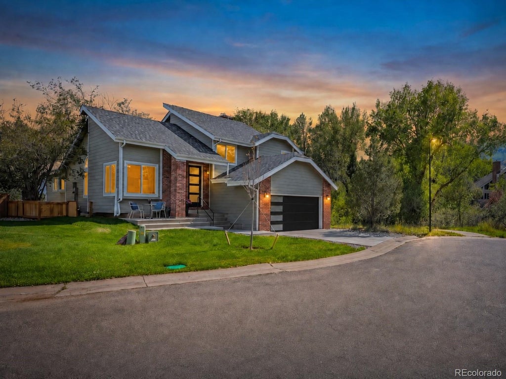 Photo of 11 Long Spur Spur, Littleton, CO 80127 (MLS # 3977649)