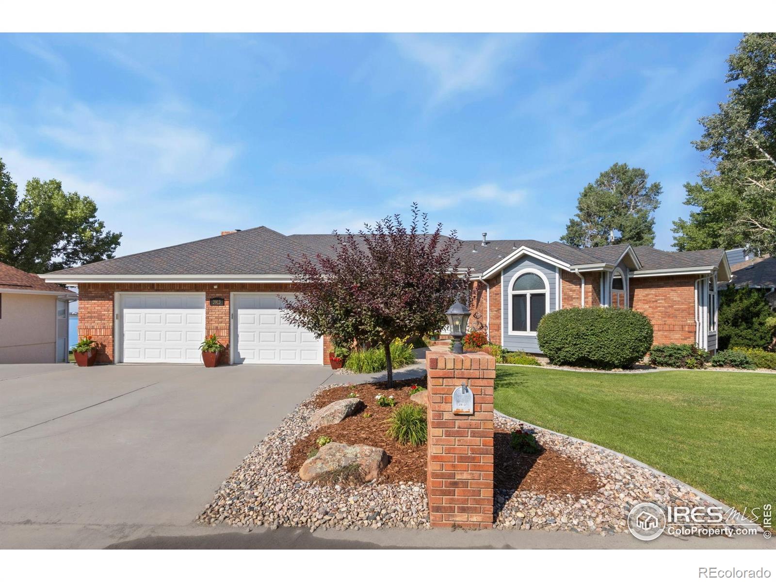 3913 Valley Oak Drive