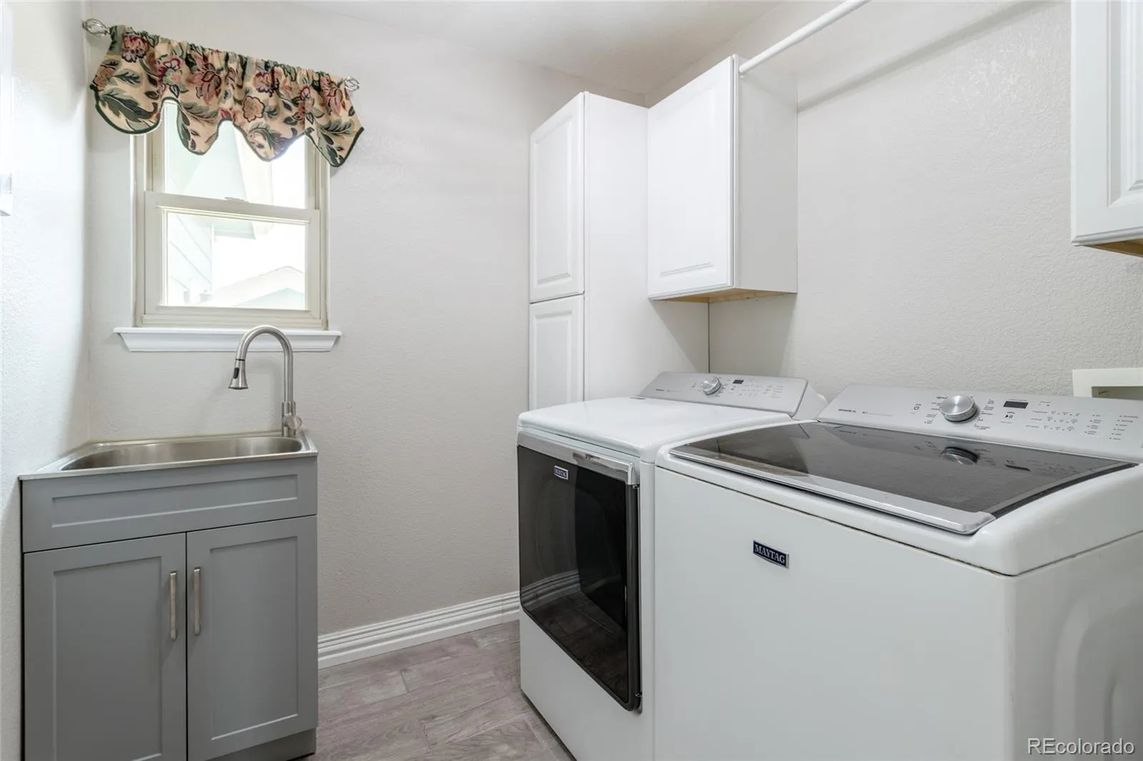 Brighton, Colorado 80601, United States, 4 Bedrooms Bedrooms, ,4 BathroomsBathrooms,Residential,Pending,121736