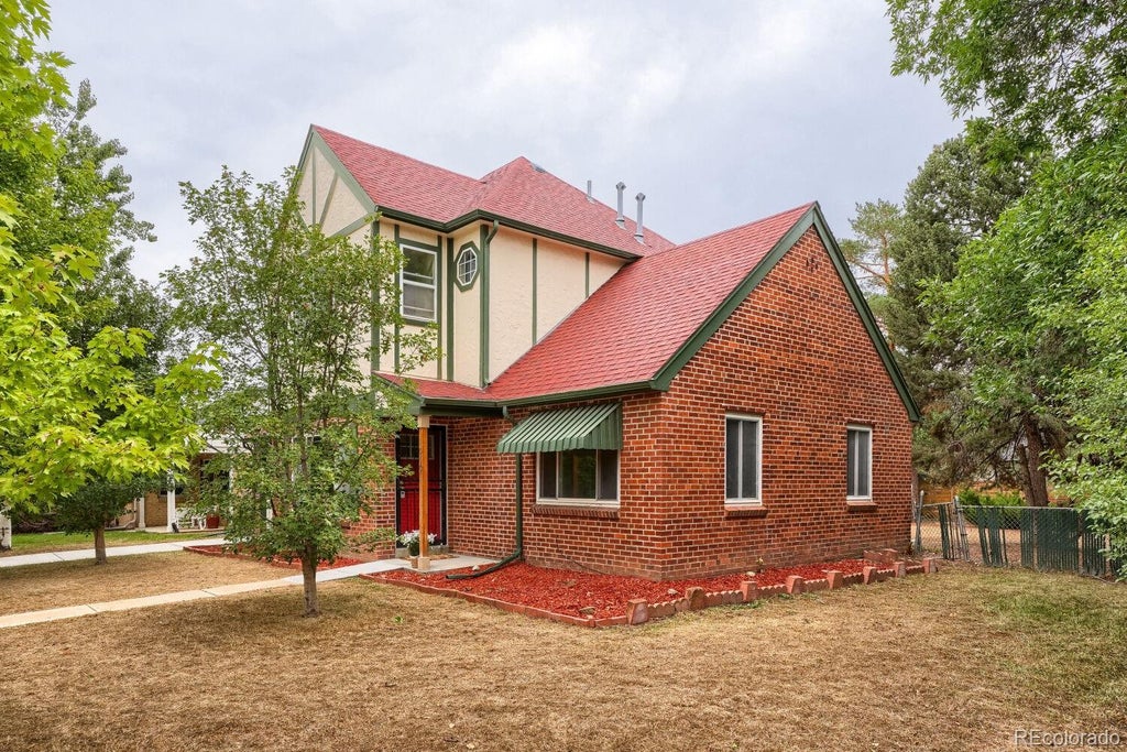 Photo of 1060 Leyden Street, Denver, CO 80220 (MLS # 3241495)