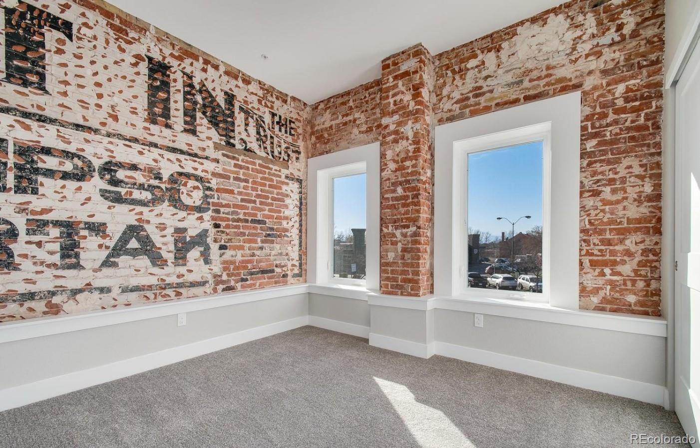 300 S Logan Street 211