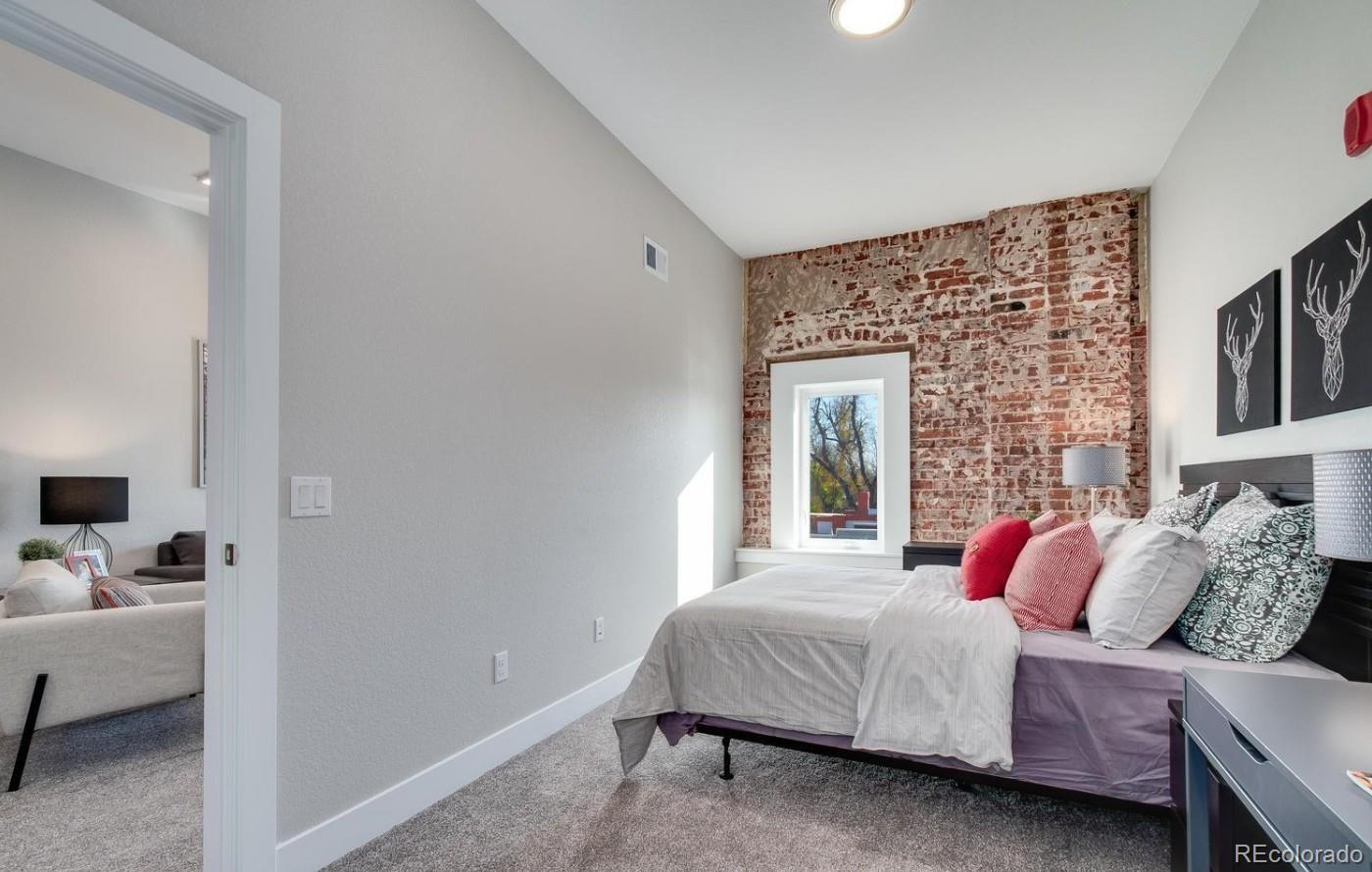 300 S Logan Street 211