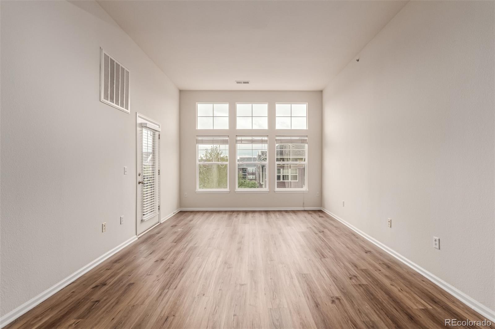 9633 E 5th Avenue 10304