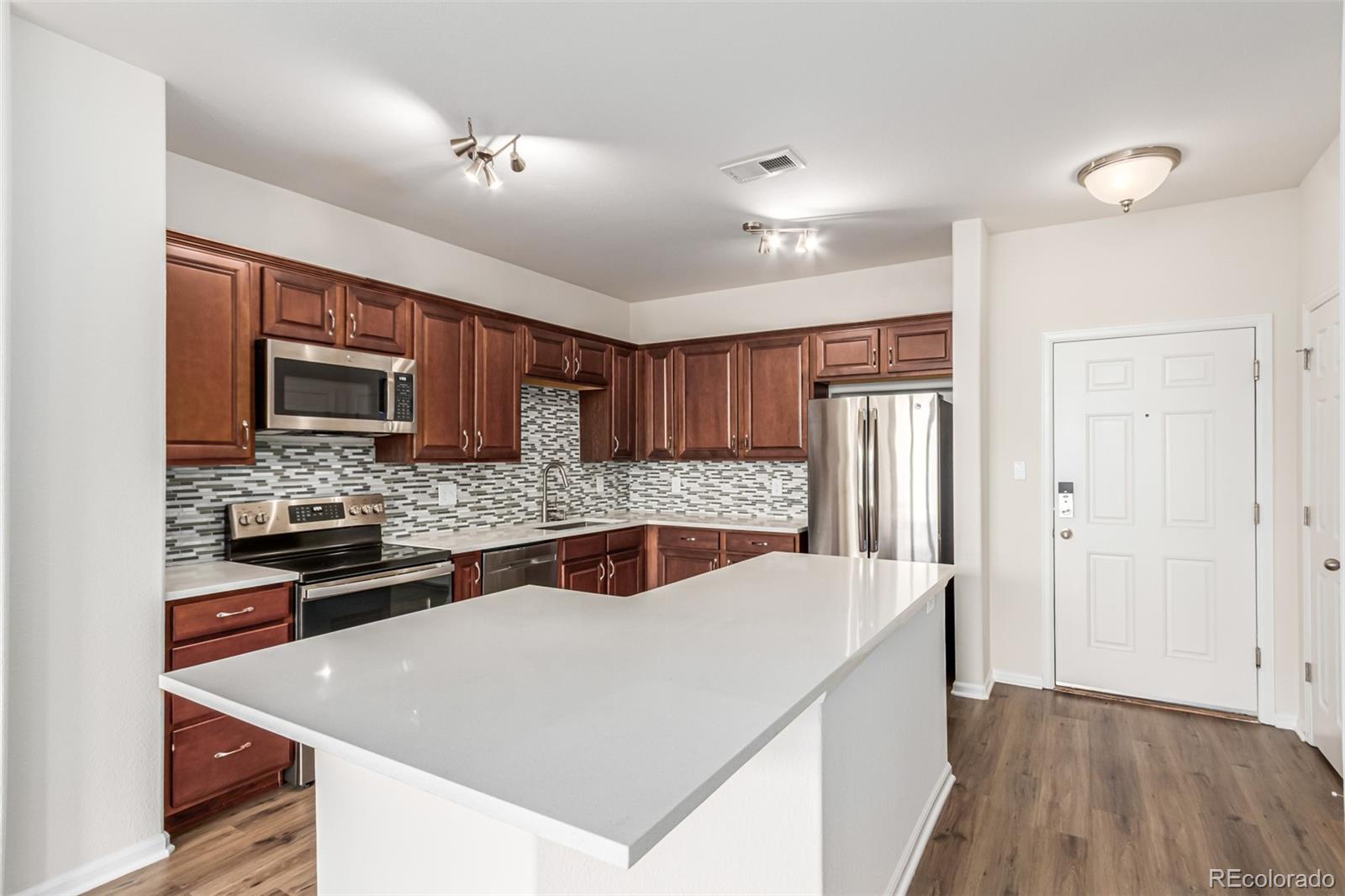 9633 E 5th Avenue 10304