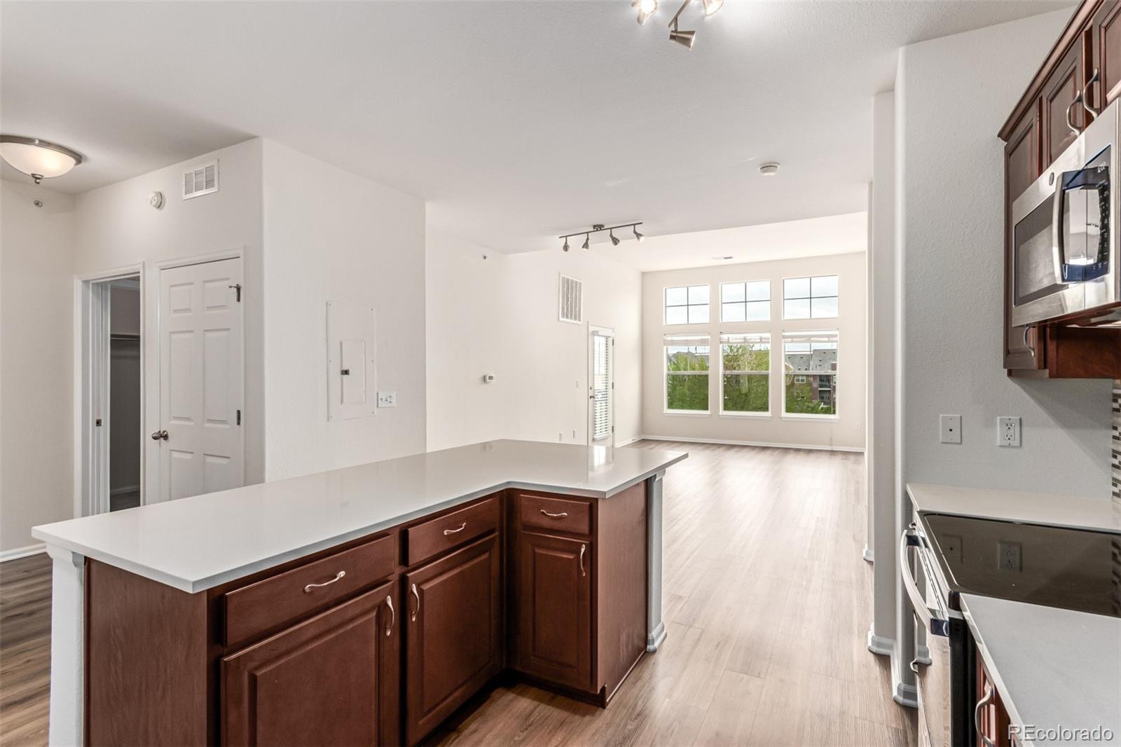 9633 E 5th Avenue 10304