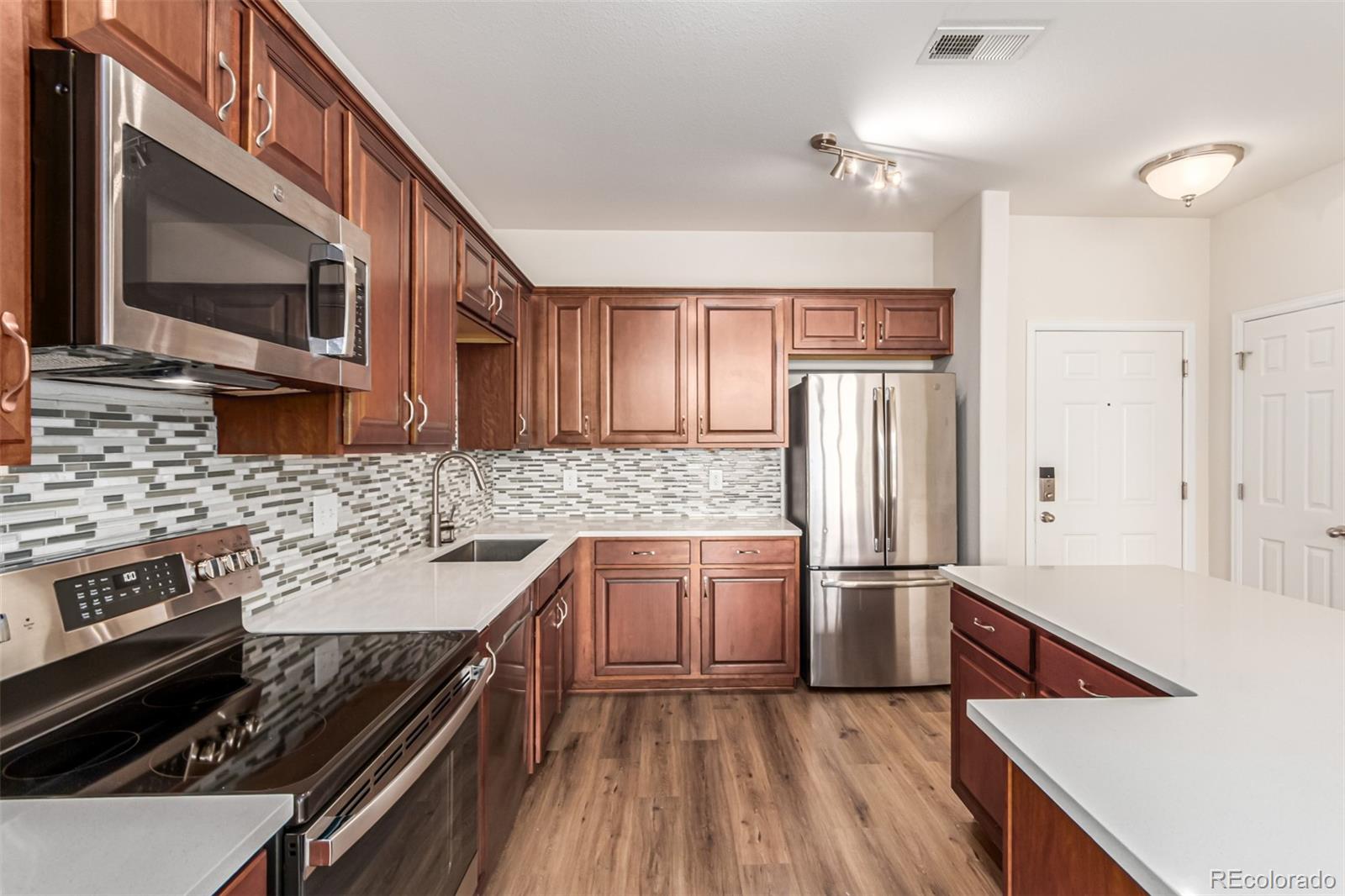 9633 E 5th Avenue 10304