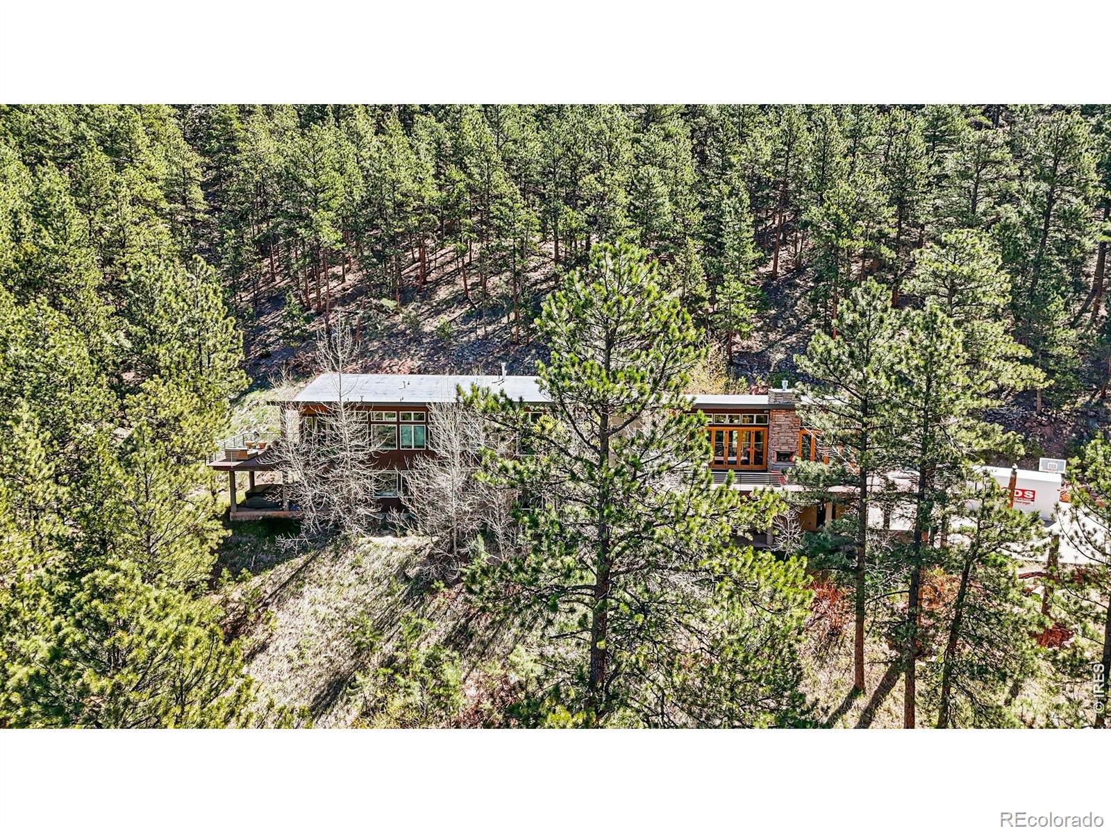 1127 Valley Lane