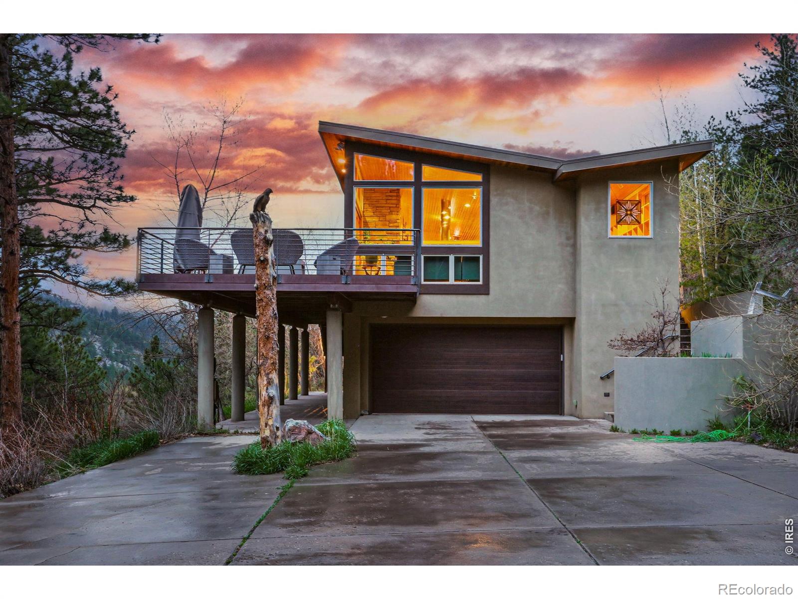 1127 Valley Lane