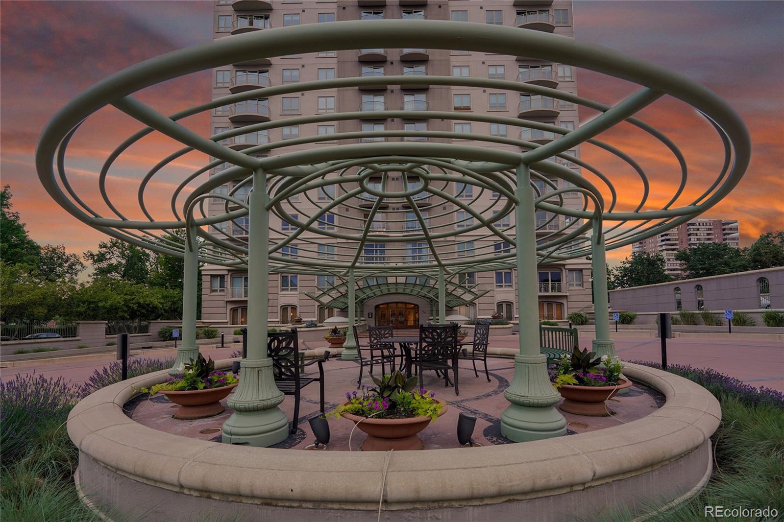 400 E 3rd Avenue 902