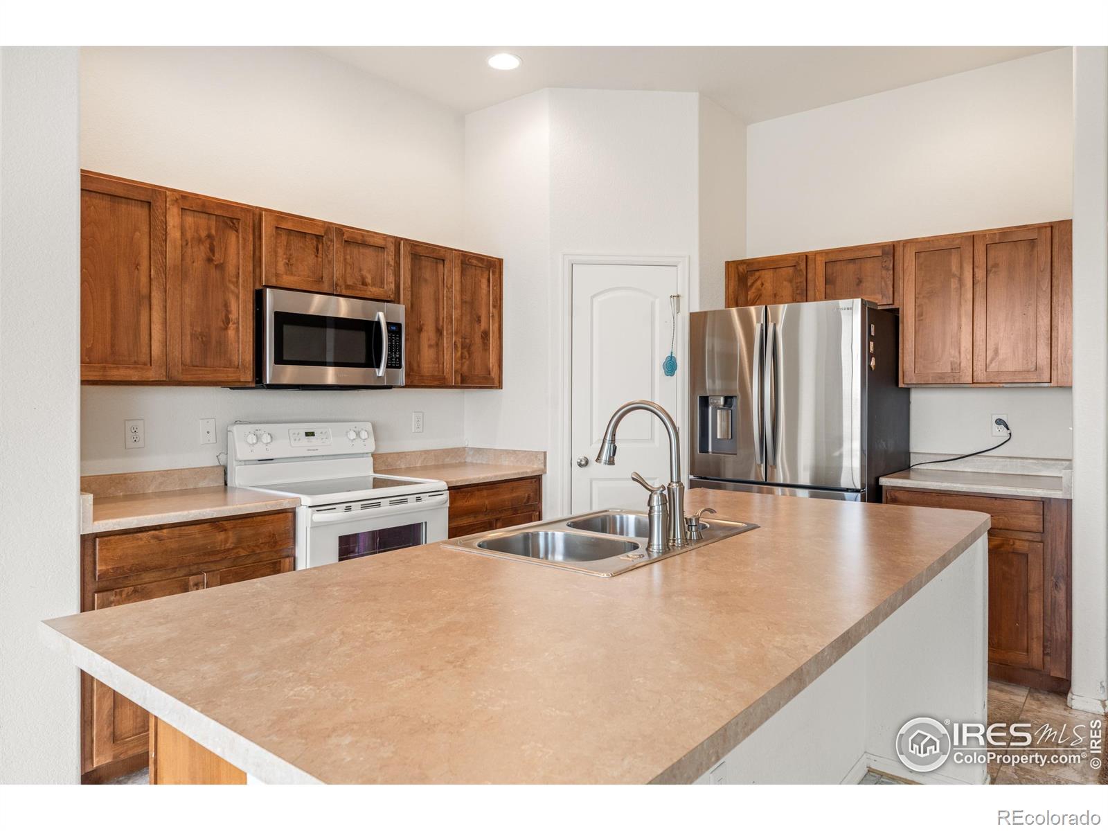 904 W Union Avenue