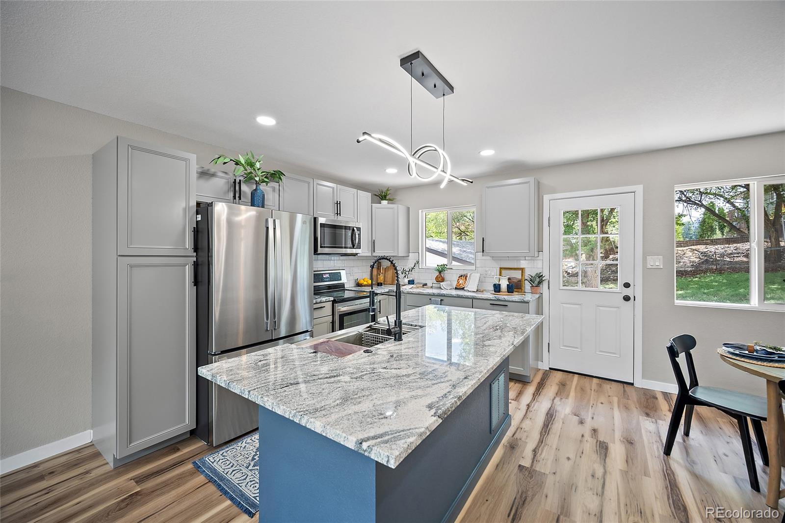 2537 Camelot Court