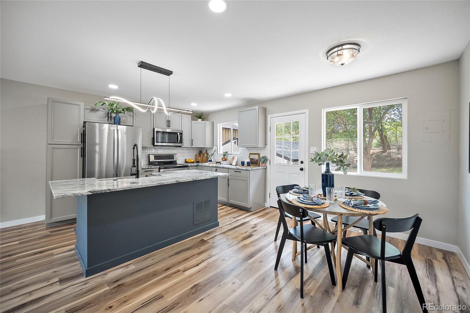 2537 Camelot Court