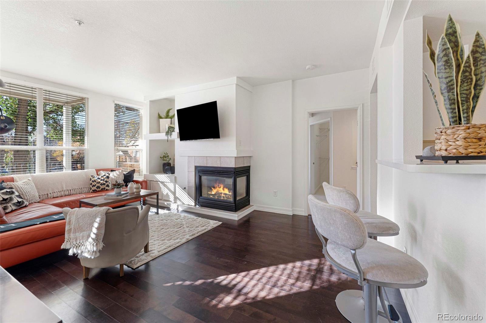 1521 Vine Street 107