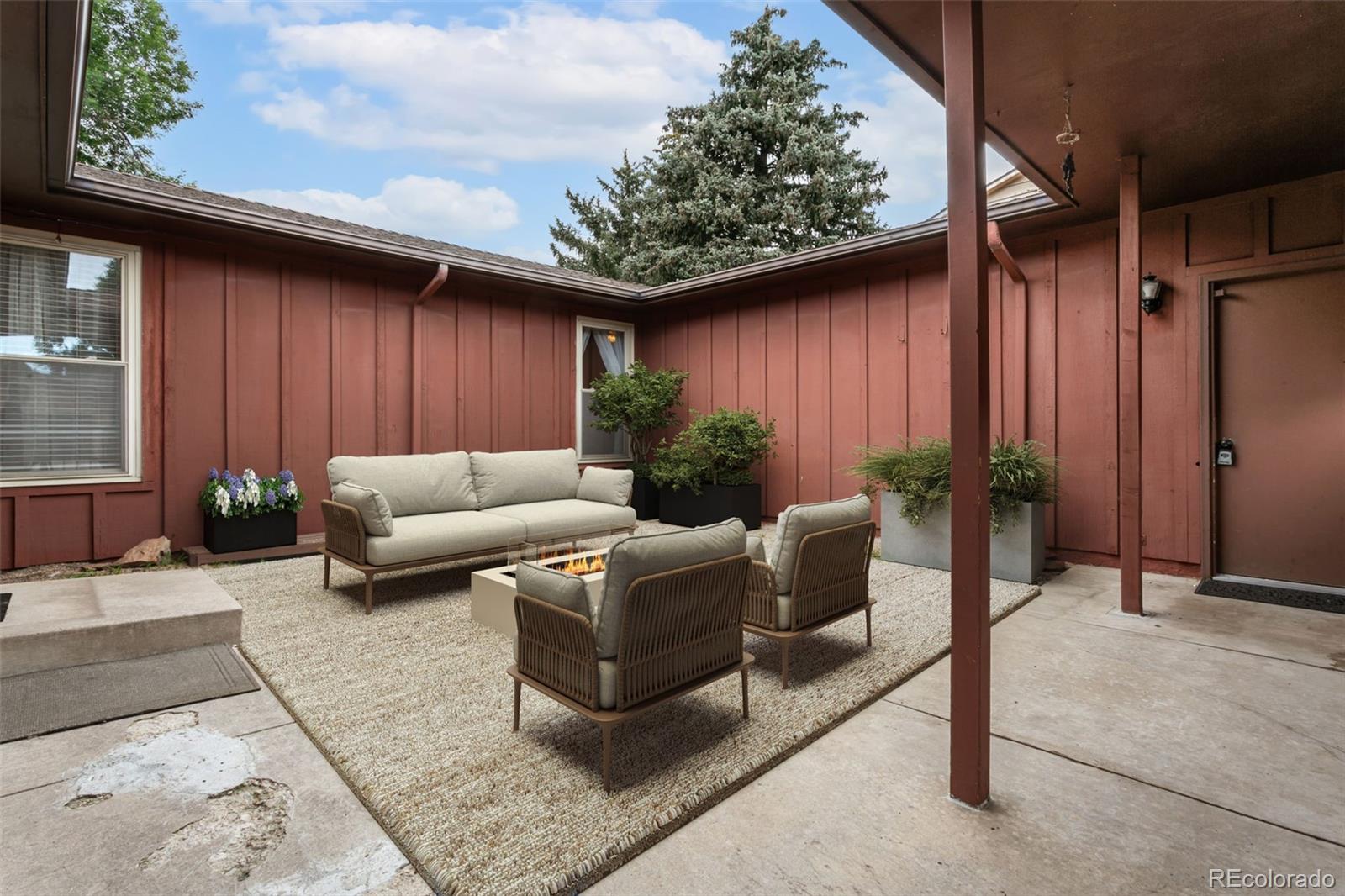 2932 W Whileaway Circle
