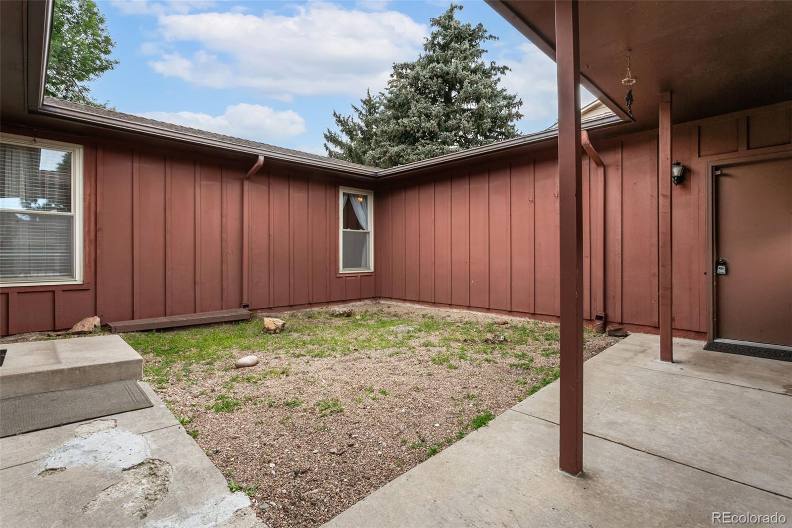 2932 W Whileaway Circle