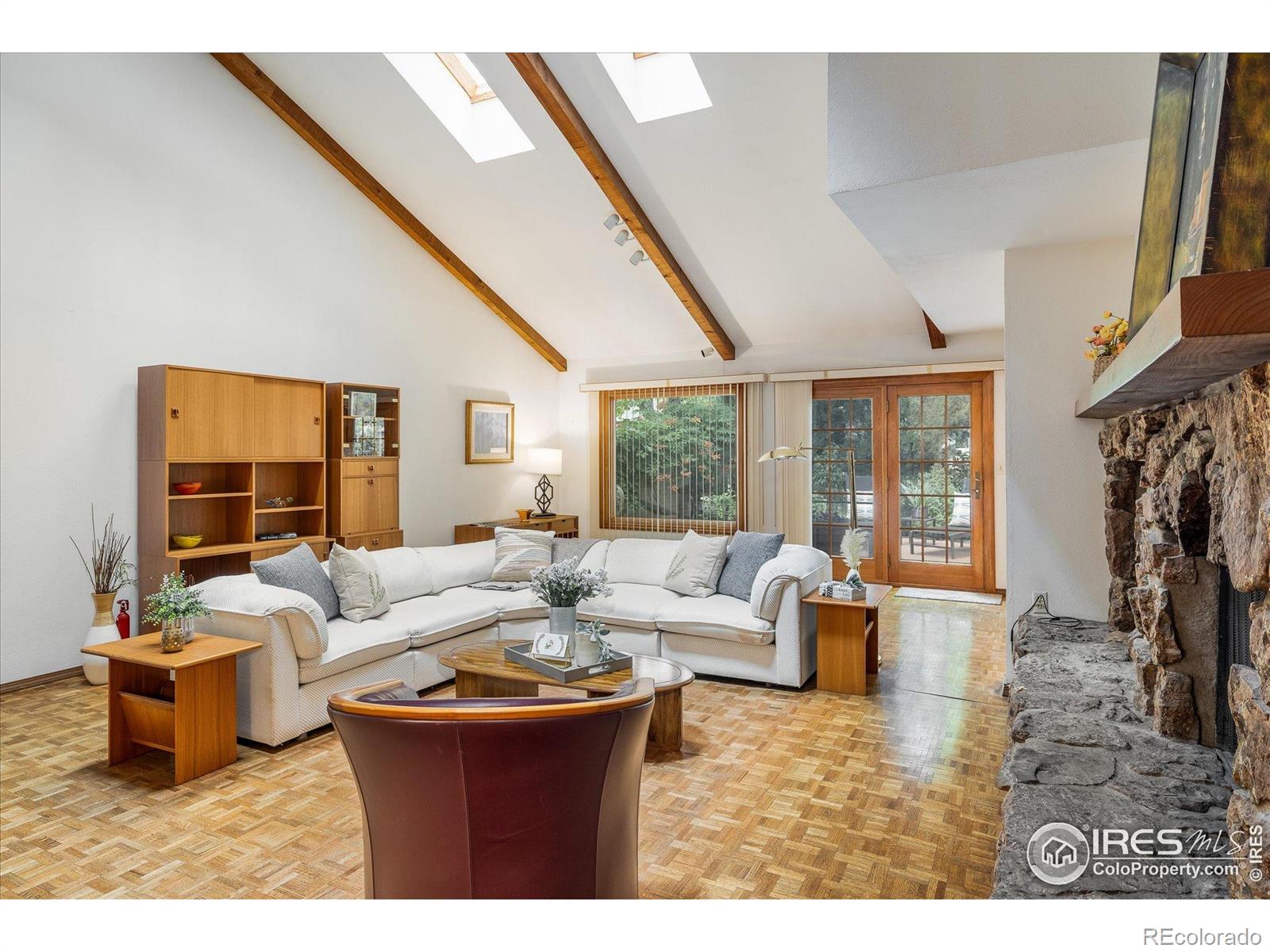 4936 Clubhouse Circle