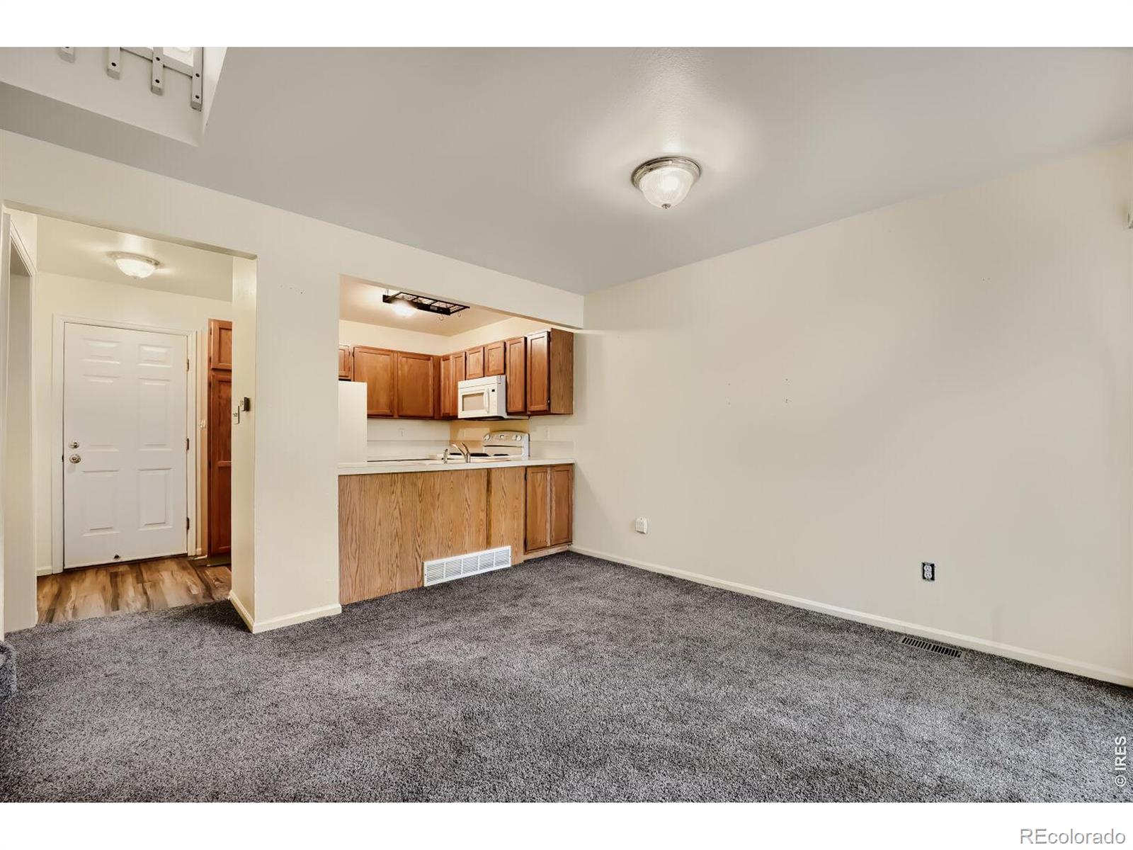 2112 Meadow Court