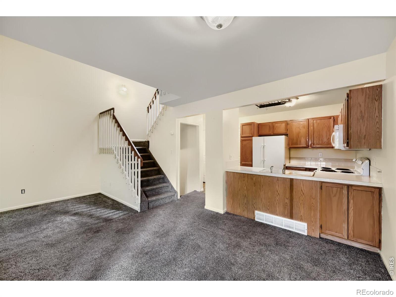 2112 Meadow Court