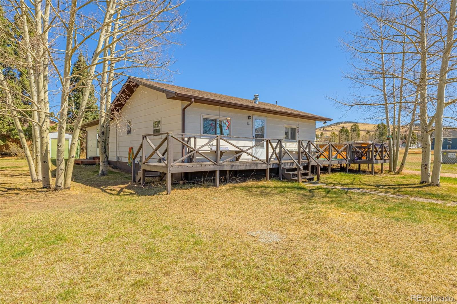 223 W Golden Avenue