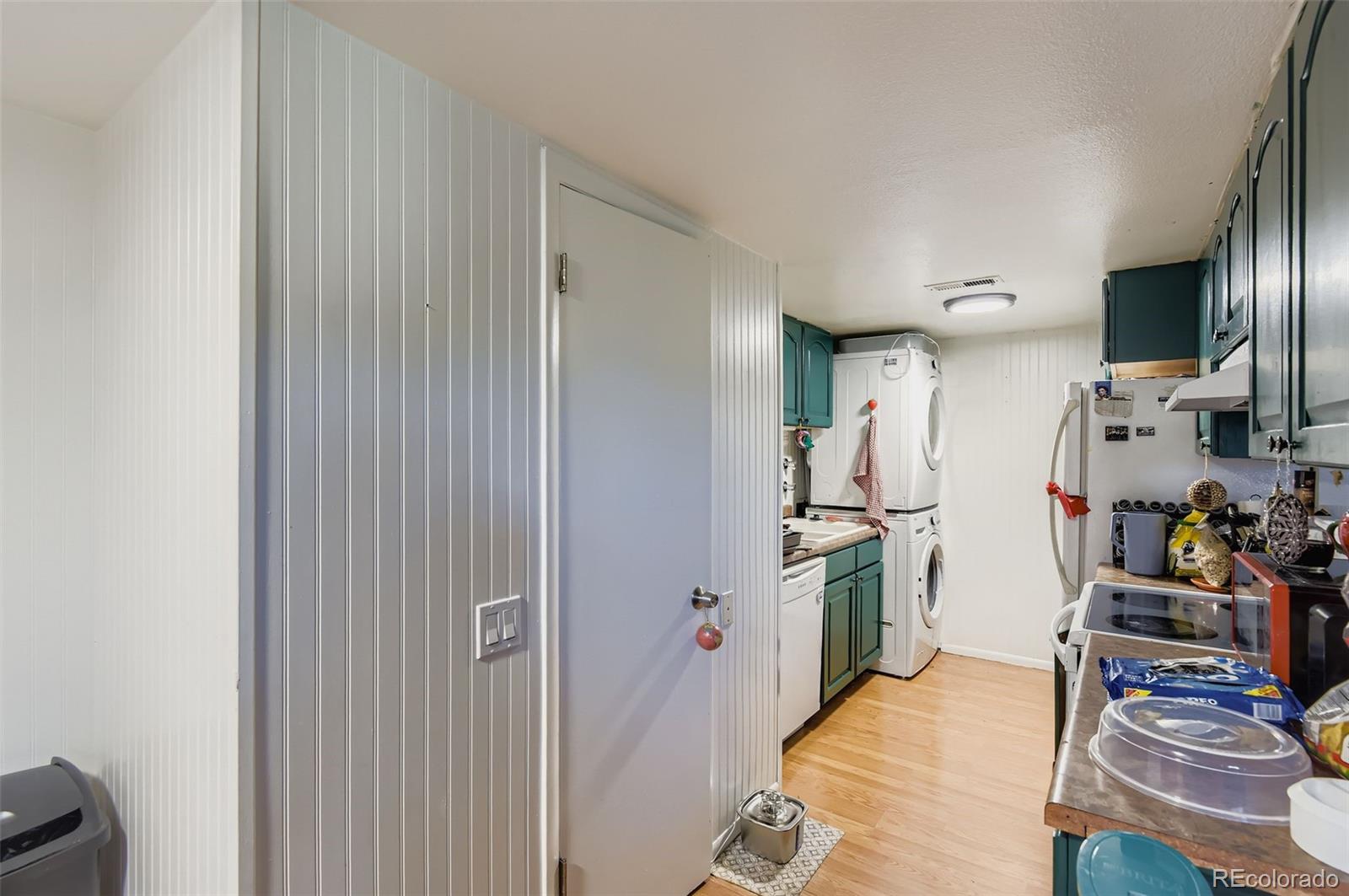 3354 S Flower Street 67