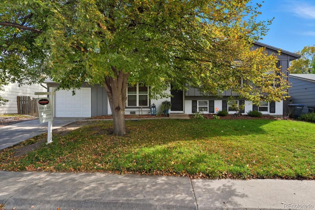 Photo of 304 Beacon Hill Drive, Lafayette, CO 80026 (MLS # 6413419)
