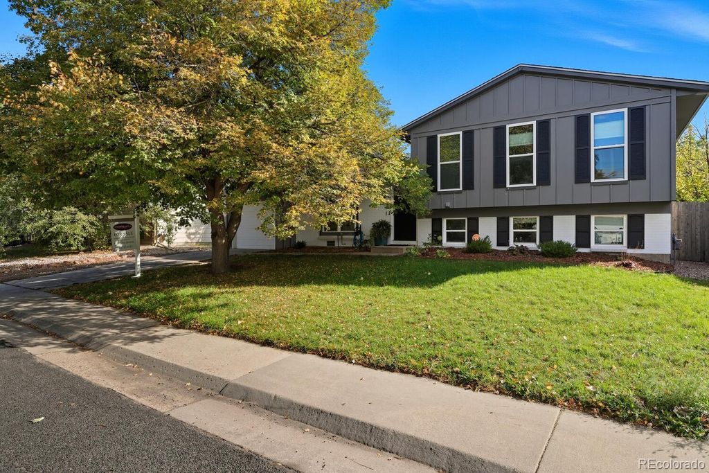 Photo of 304 Beacon Hill Drive, Lafayette, CO 80026 (MLS # 6413419)