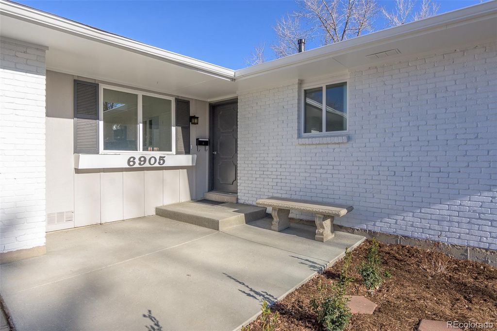 Photo of 6905 S Ulster Circle, Centennial, CO 80112 (MLS # 4339507)