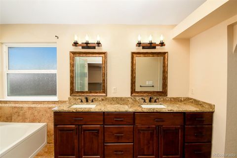 Single Family Residence in Highlands Ranch CO 2871 Clairton Drive 15.jpg