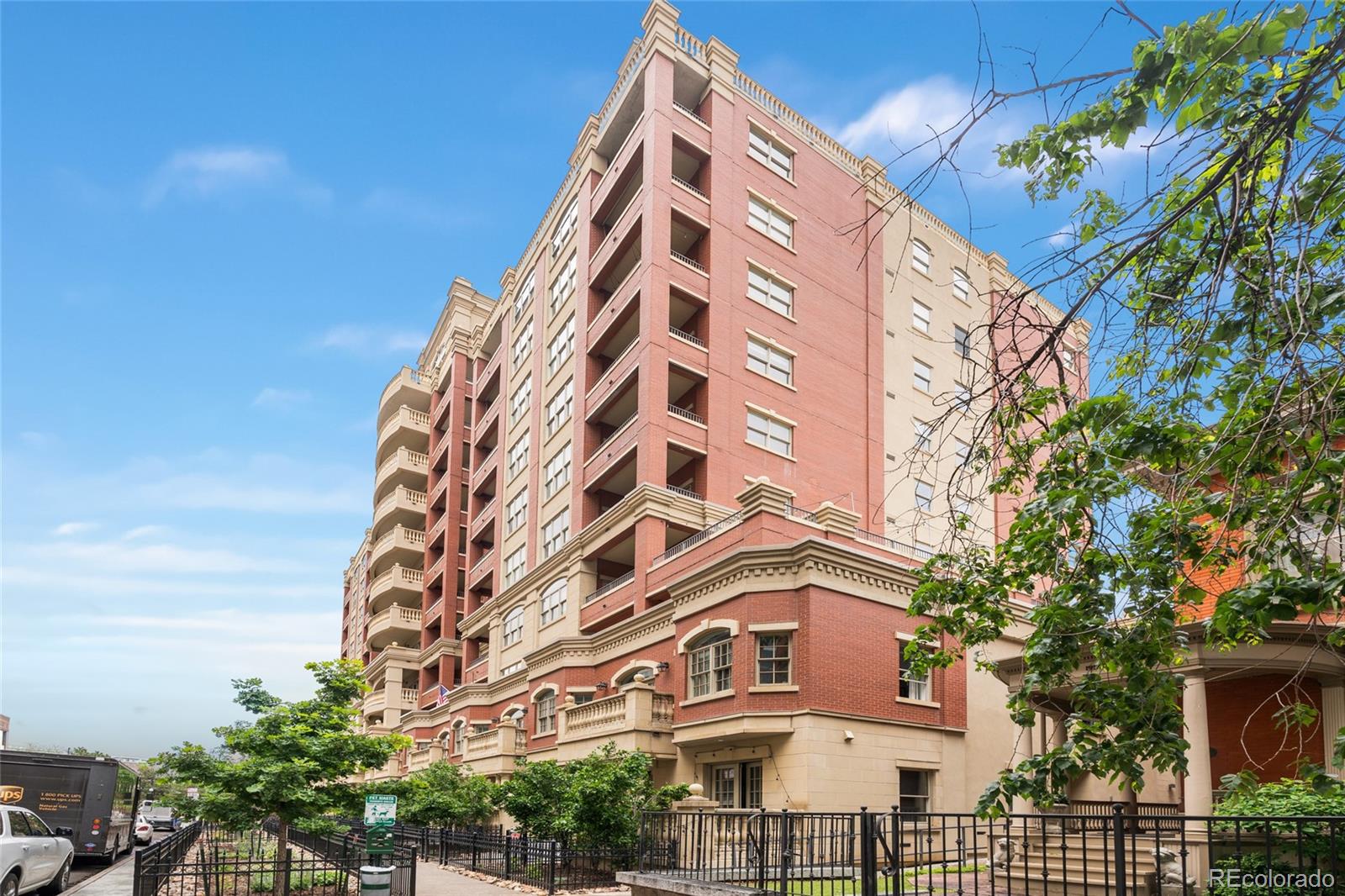 1950 N Logan Street 905
