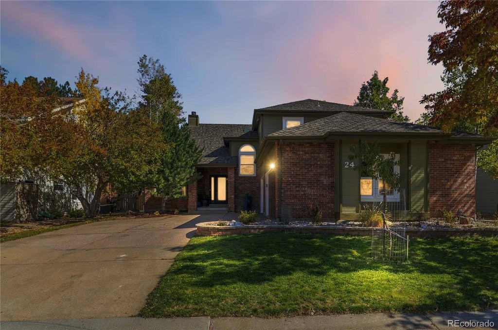 Photo of 24 Mesa Oak, Littleton, CO 80127 (MLS # 1787316)