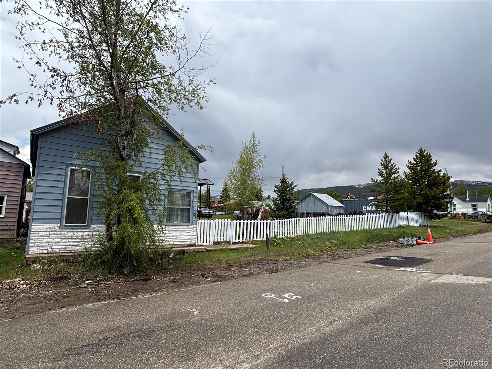 402 E 10th Street