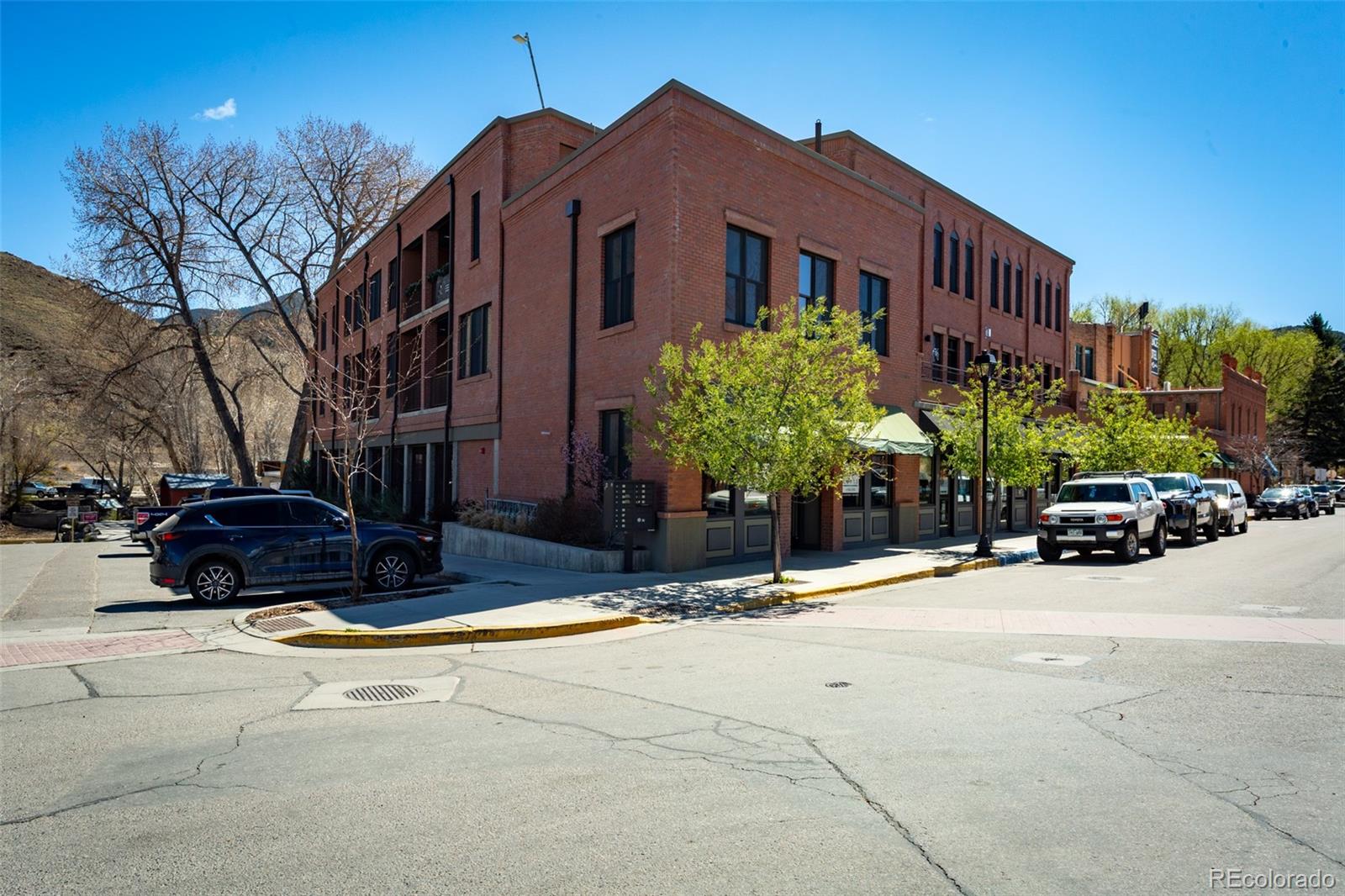 130 W Sackett Avenue K
