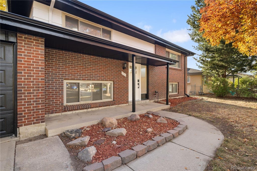 Photo of 860 Newcombe Street, Lakewood, CO 80215 (MLS # 5313719)
