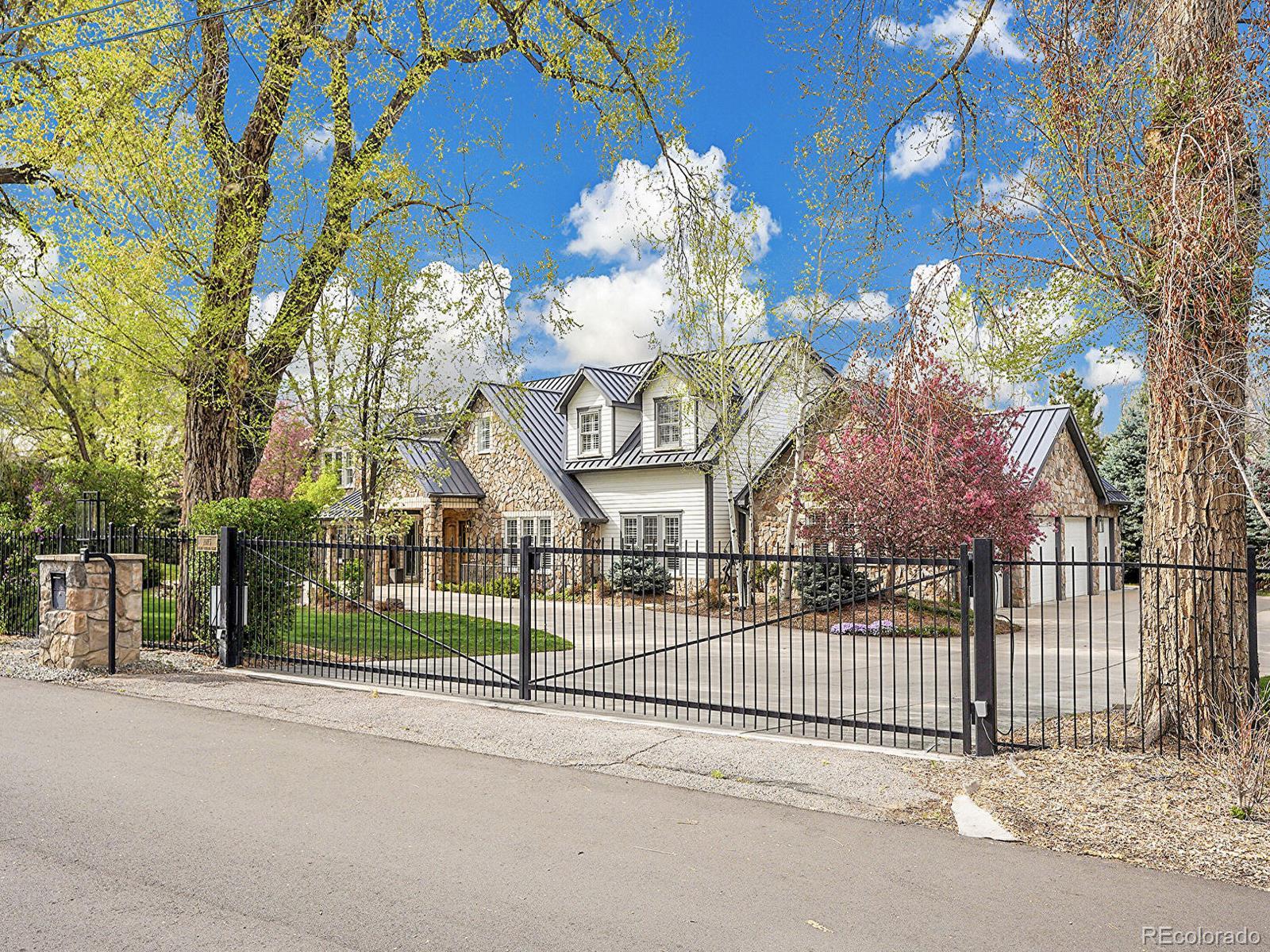 1075 E Oxford Lane