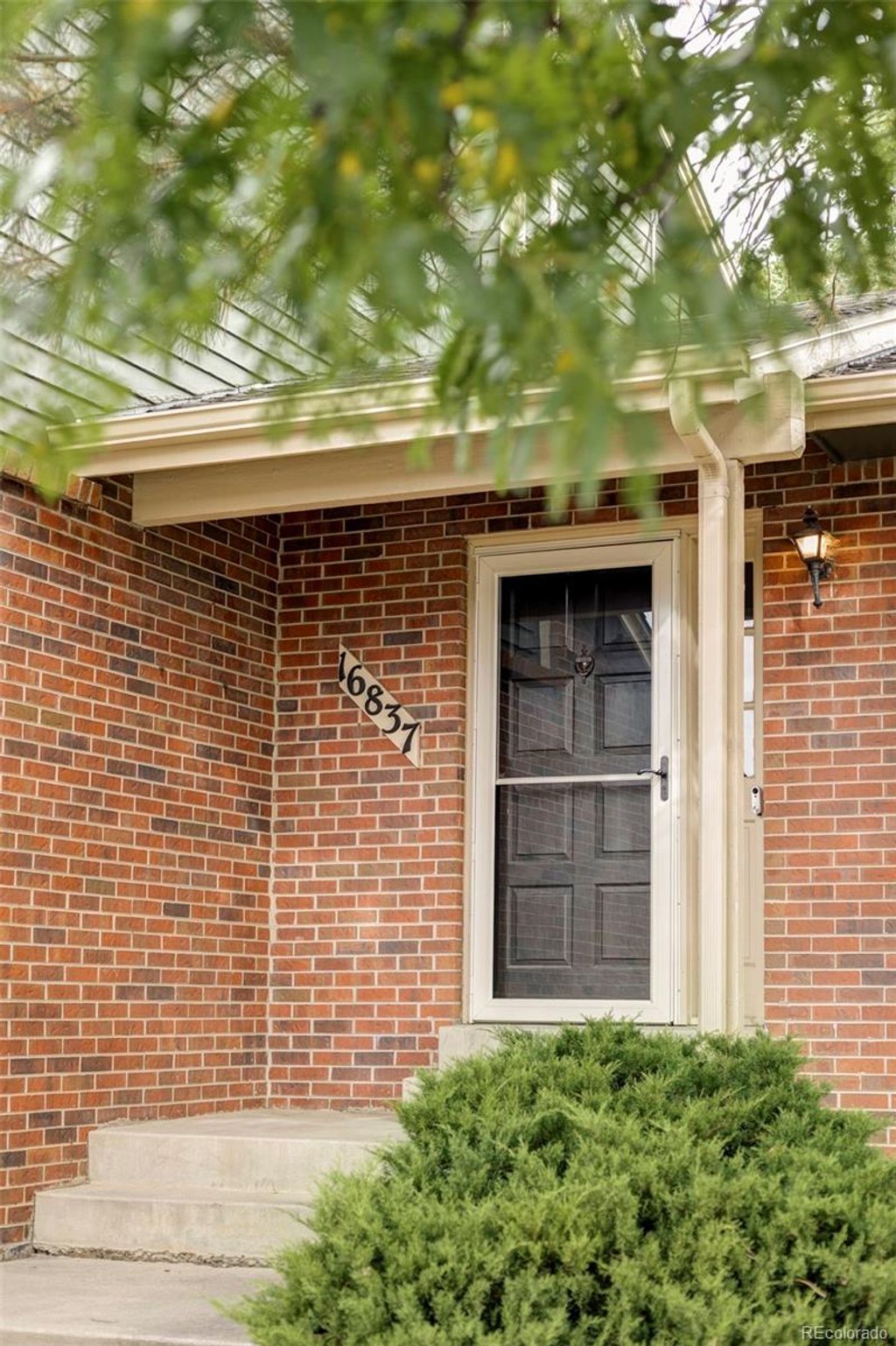 Photo of 16837 E Crestline Place, Centennial, CO 80015 (MLS # 3690239)