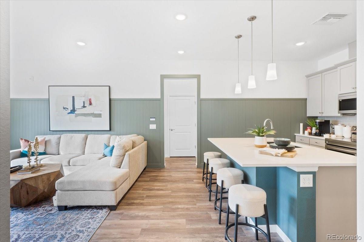 6153 N Ceylon Street 9-102