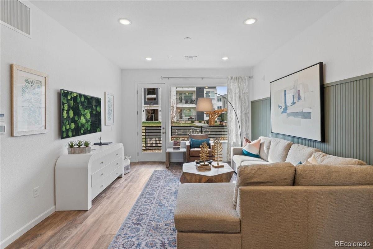 6153 N Ceylon Street 9-102