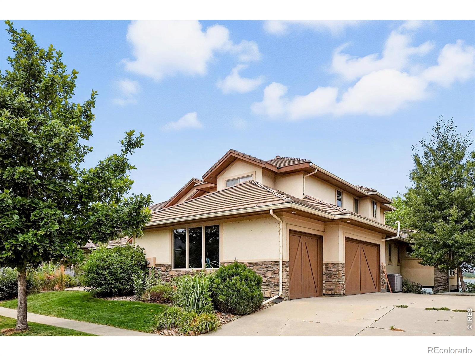4725 Valley Oak Drive