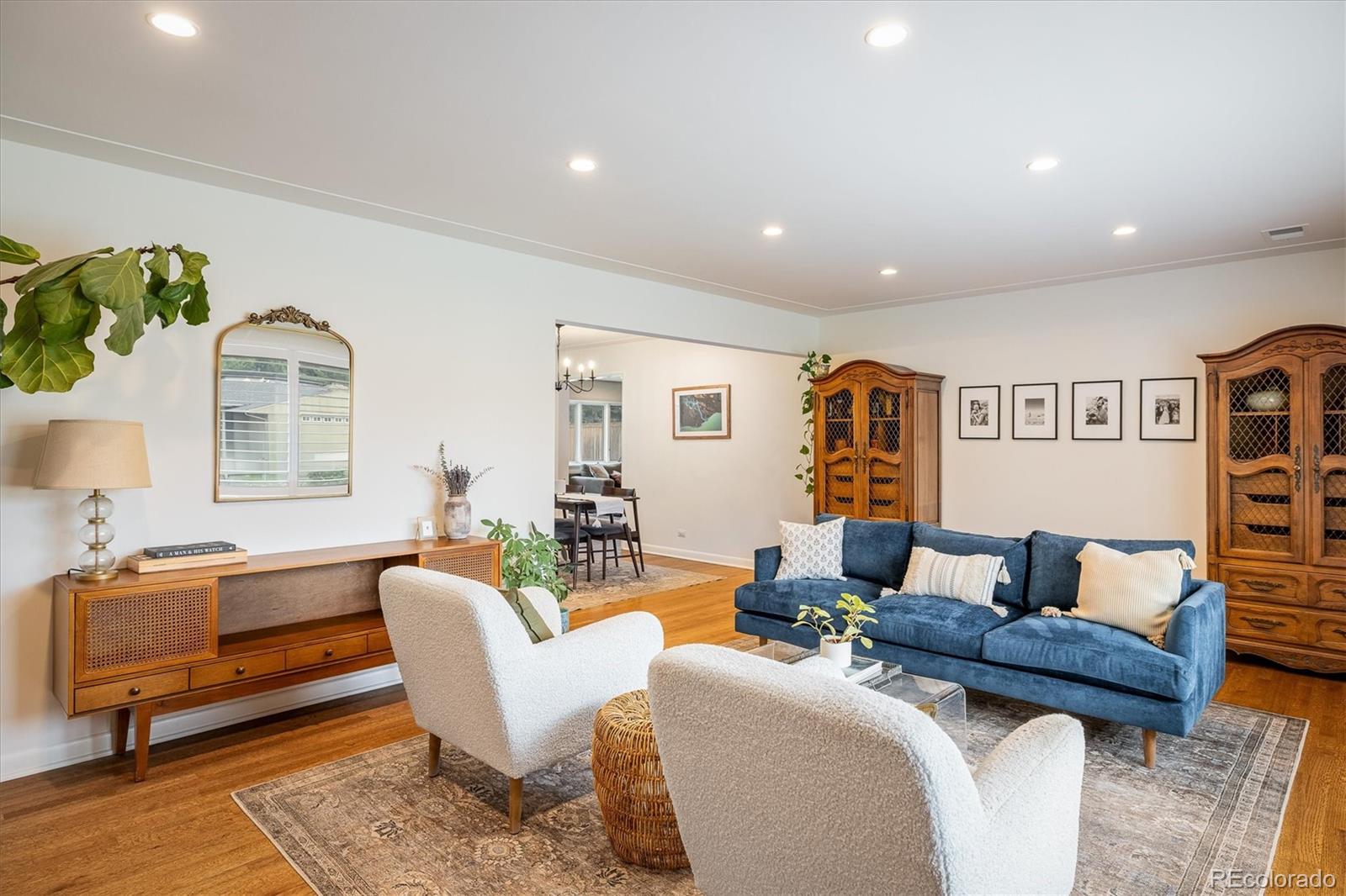 2605 E Flora Place