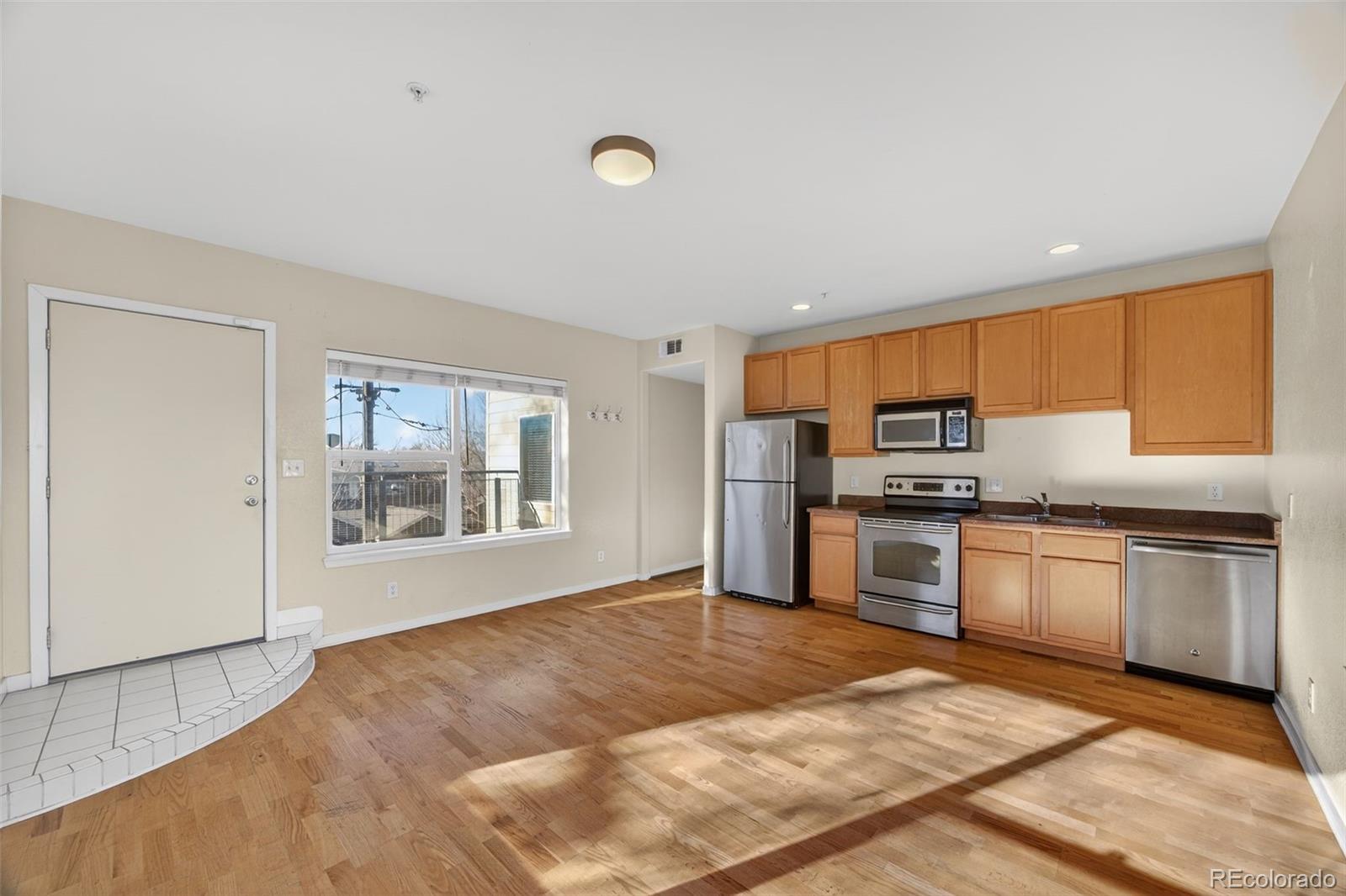 2389 S High Street 4