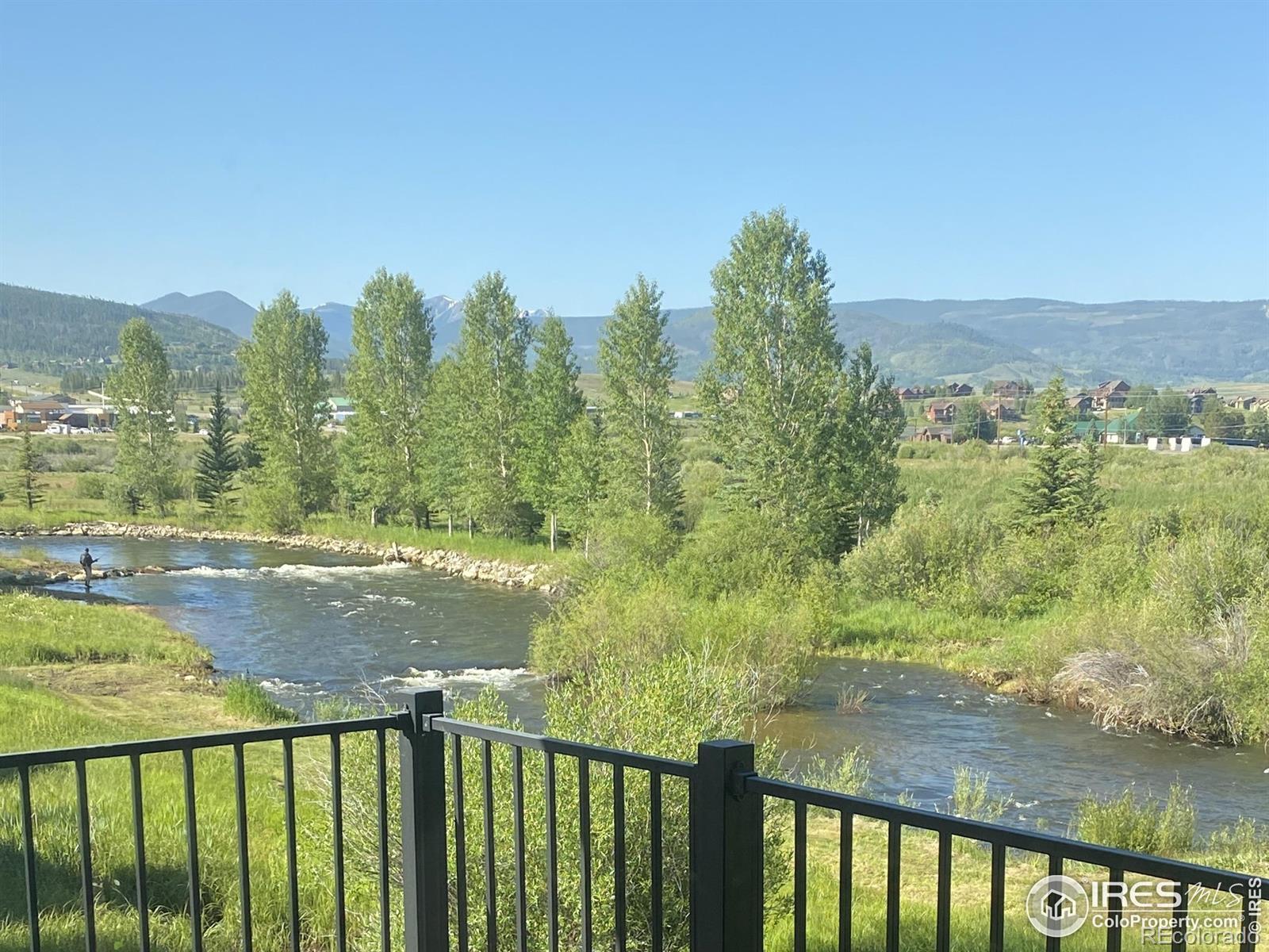 134 Edgewater Circle