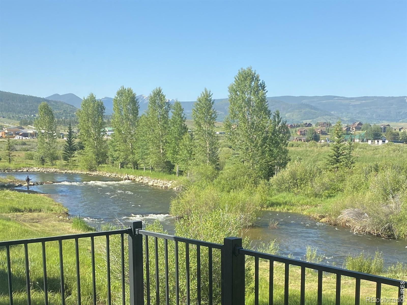 134 Edgewater Circle